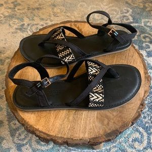 Toms | Women’s Lexie Sandal | black canvas w/ Geometric Woven strap | size: 8